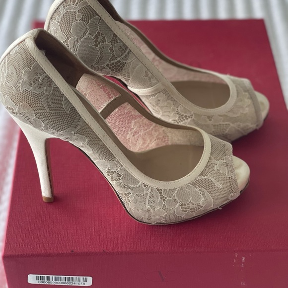 Valentino! original lace open toe,great for Bride! - Picture 7 of 8
